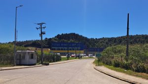 Abogado sorprendido ingresando celulares y sustancias no podrá acercarse a la cárcel de Valdivia