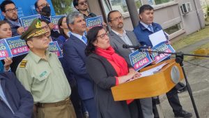 Gobierno emplaza a constructora a cumplir con trabajadores con sueldos impagos en Panguipulli