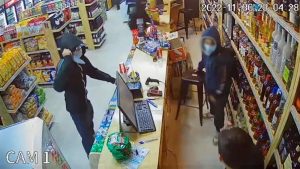 Atrapan a adolescente que habría protagonizado violento asalto a botillería en Panguipulli