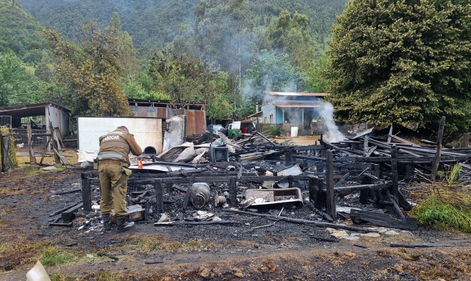 Un hombre de 79 años fallecido y una casa completamente destruida dejó un incendio en Futrono