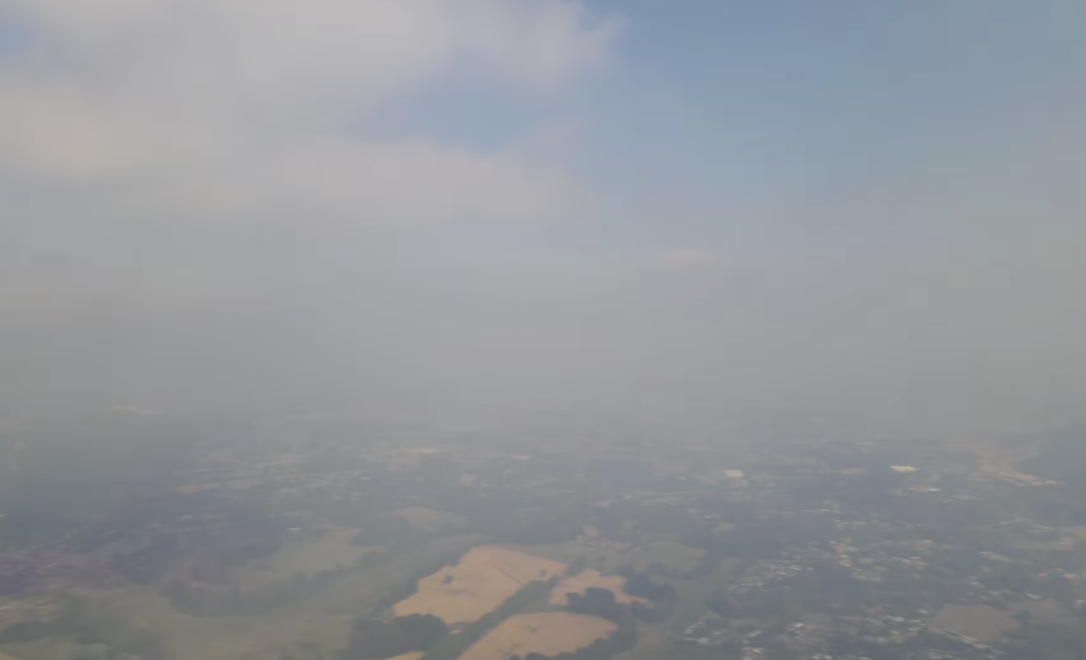 Nube de humo cubre Valdivia por incendio forestal: Recomiendan uso de mascarilla