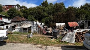Investigan un fuego mal apagado: Incendio destruyó tres casas y dejó nueve damnificados en Los Lagos