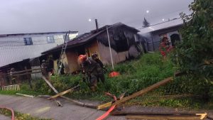 Una vivienda y una sede social fueron afectadas por incendio en Valdivia