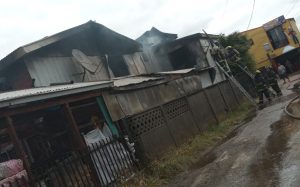 Al menos tres viviendas y siete personas damnificadas dejó un incendio en Valdivia