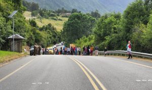 Luego de protesta de vecinos: MOP pone fecha a licitación para retomar obras en ruta de Futrono