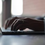Hombre queda con arraigo nacional tras almacenar 59 videos de pornografía infantil en Valdivia