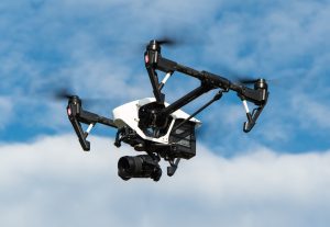 Entregan un drone de televigilancia y vehículos para reforzar las acciones preventivas en Río Bueno
