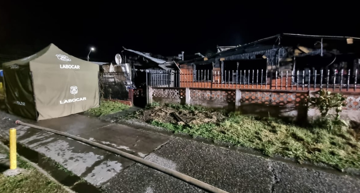 Un fallecido, 17 damnificados y cinco viviendas quemadas dejó incendio en Valdivia
