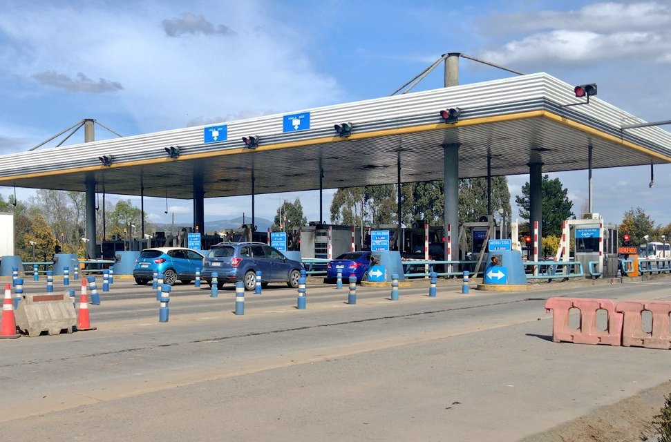 Entrada y salida en masa: Casi 120 mil vehículos pasarán por peaje este fin de semana en Los Ríos