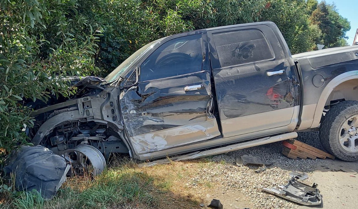 Camioneta colisionó con dos minibuses y dejó al menos dos lesionados en la ruta Mariquina-Valdivia