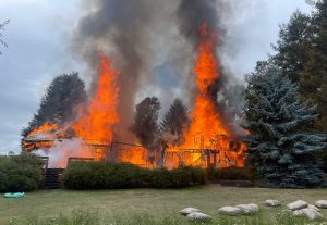 Casa de veraneo terminó completamente destruida por un incendio en un sector rural de Panguipullli