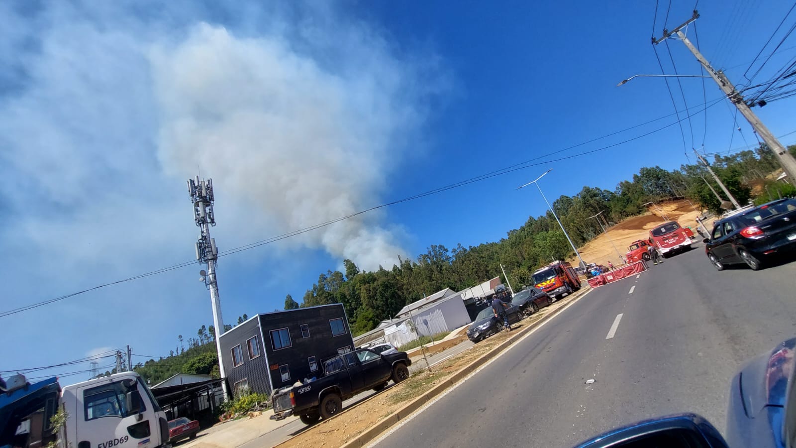 Incendio en Valdivia consume casi 100 hectáreas: Buscan contener avance y resguardar infraestructura