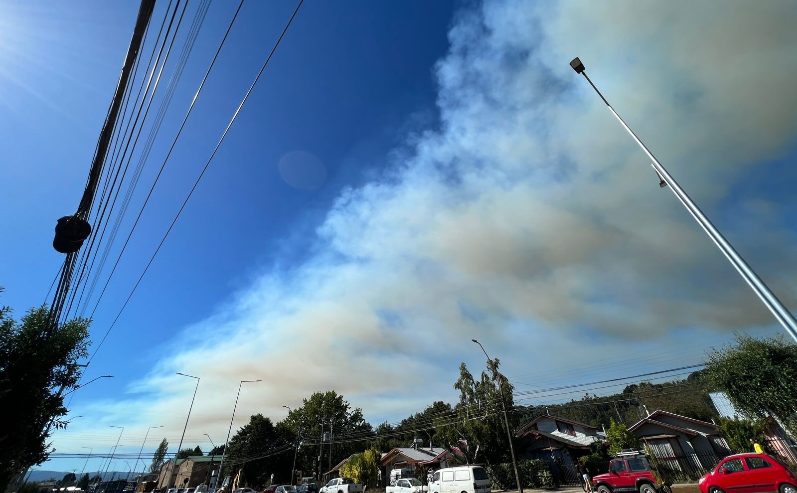 Valdivia vuelve a estar bajo Alerta Roja por incendio forestal: Preocupa cercanía a viviendas