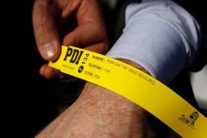 Entregarán brazaletes para prevenir el extravío de personas durante la Noche Valdiviana