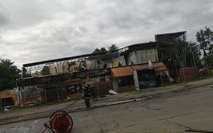 Tatuaje lo delató: Sentencian a 15 años de cárcel a autor de incendio del supermercado Mi Barrio