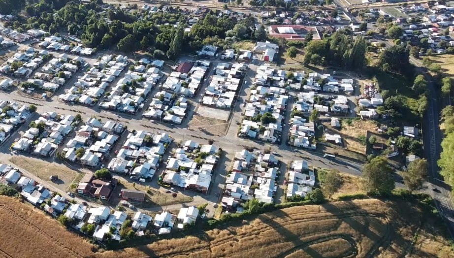 Piden “apurar el tranco” en traspaso de terrenos destinados a uso habitacional en La Unión y Neltume