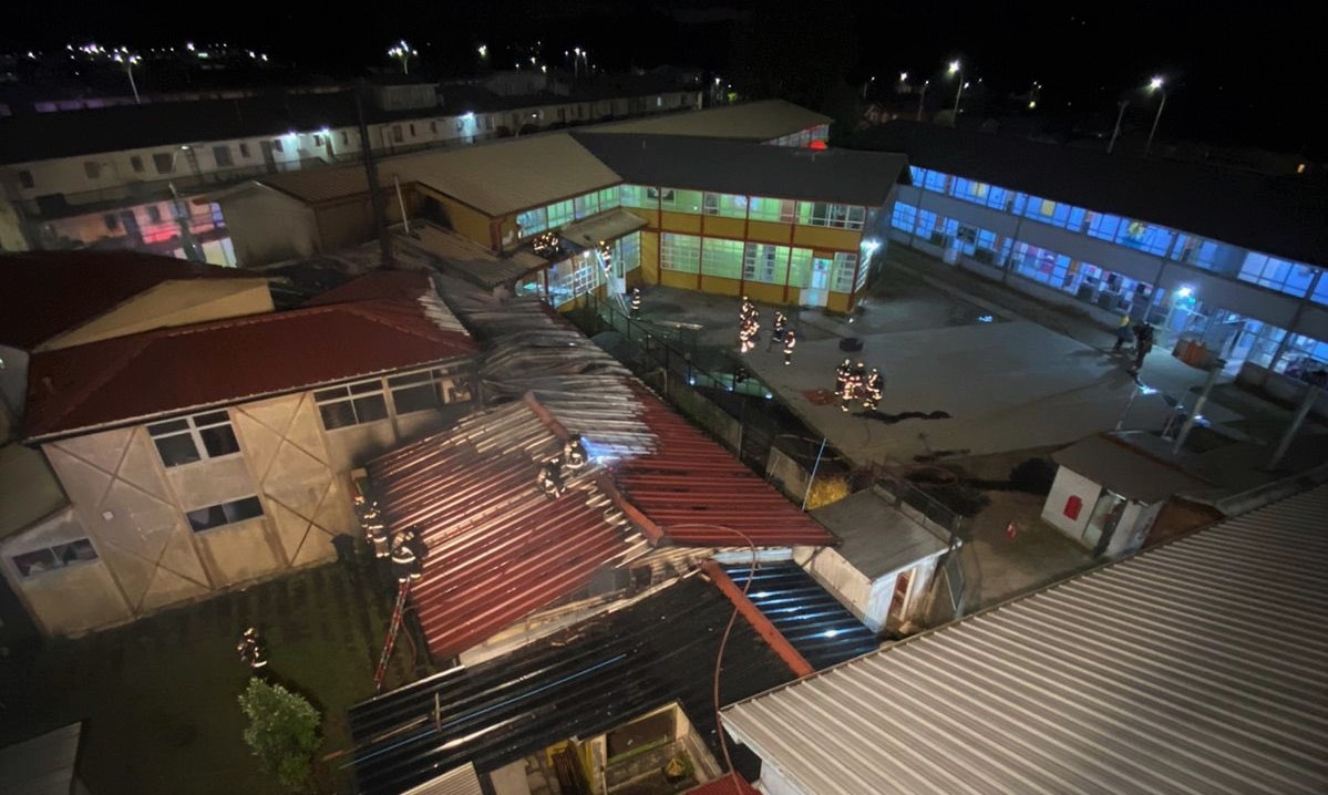 Fiscalía ordena investigación por incendio que afectó dos colegios de Valdivia