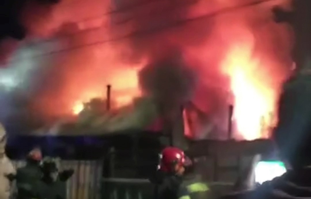 Viviendas fueron arrasadas por el fuego en el sector Menzel de Valdivia