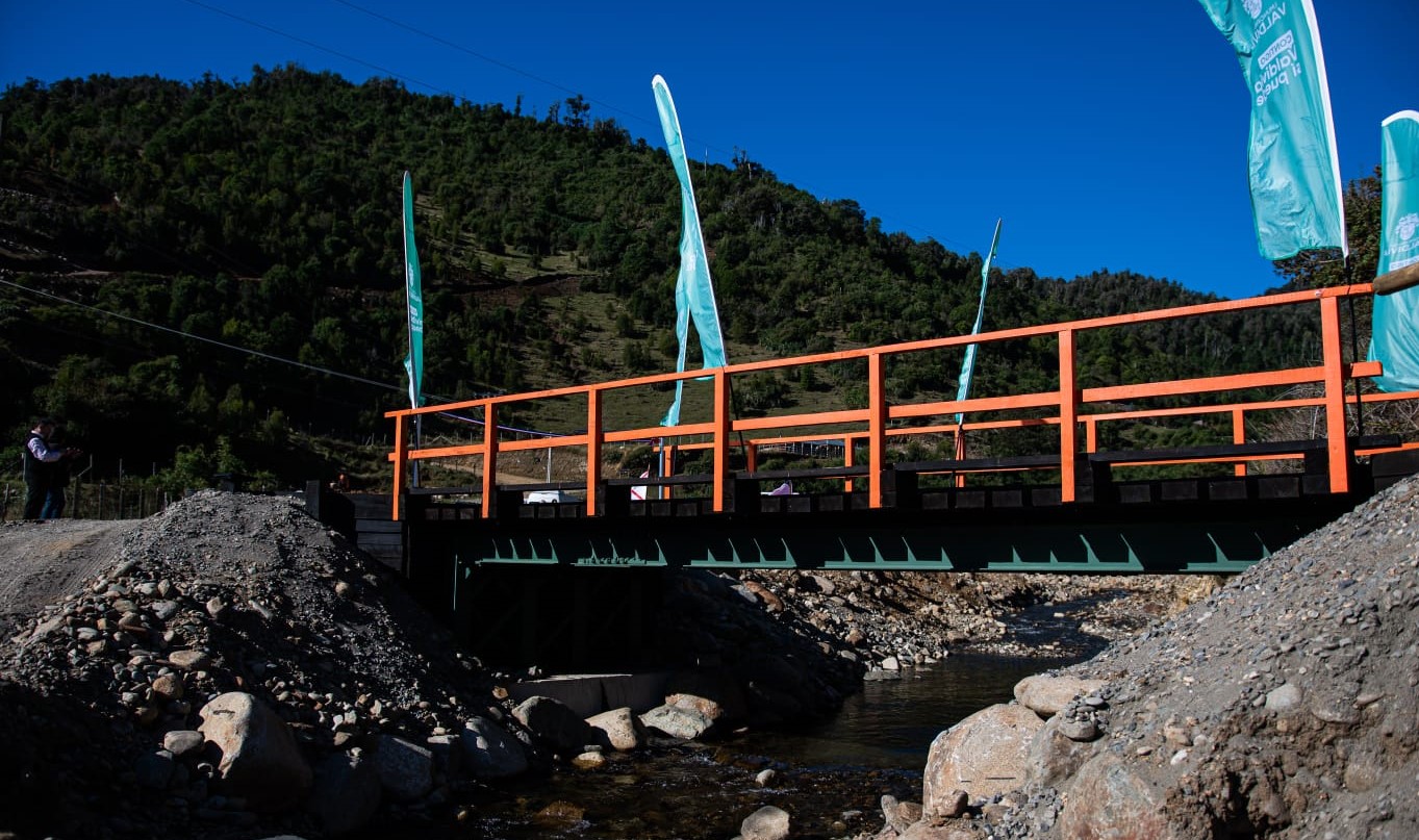 Luego de complejos inviernos: Ponen a disposición puente de emergencia en el sector Pilolcura