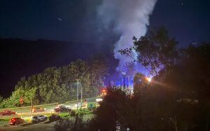 Incendio es combatido por Bomberos en el sector Cutipay de Valdivia