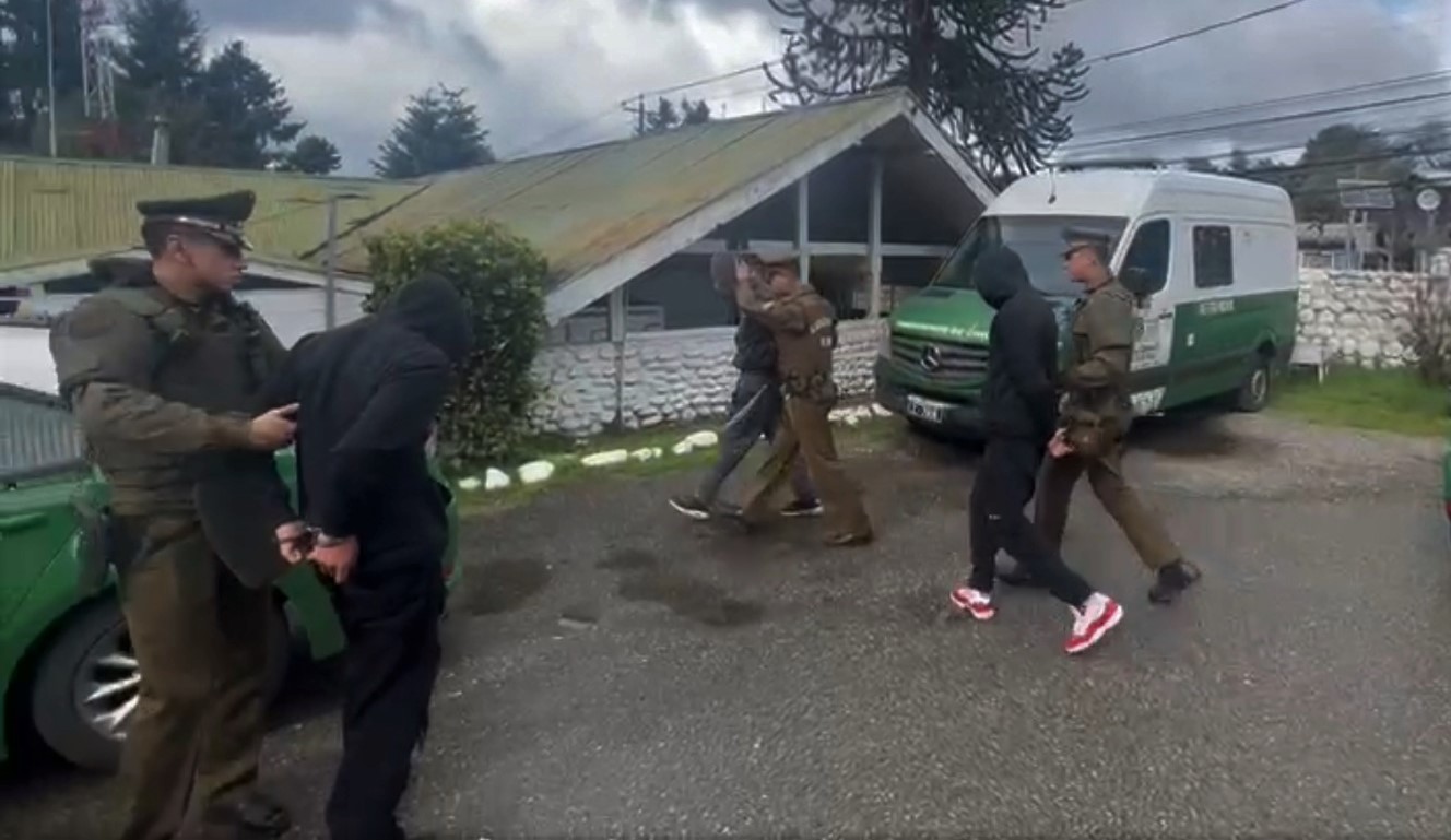 Grupo armado asaltó local, intimidó a comisario de franco y protagonizó persecución en Panguipulli