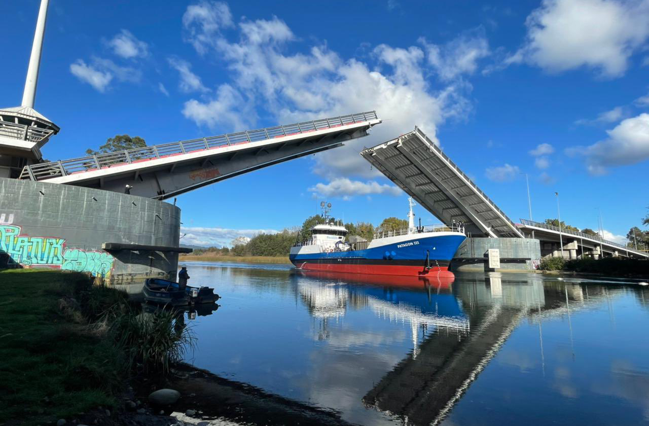 Por aproximadamente cuatro horas: Apertura del puente Cau Cau provocará suspensión de tránsito