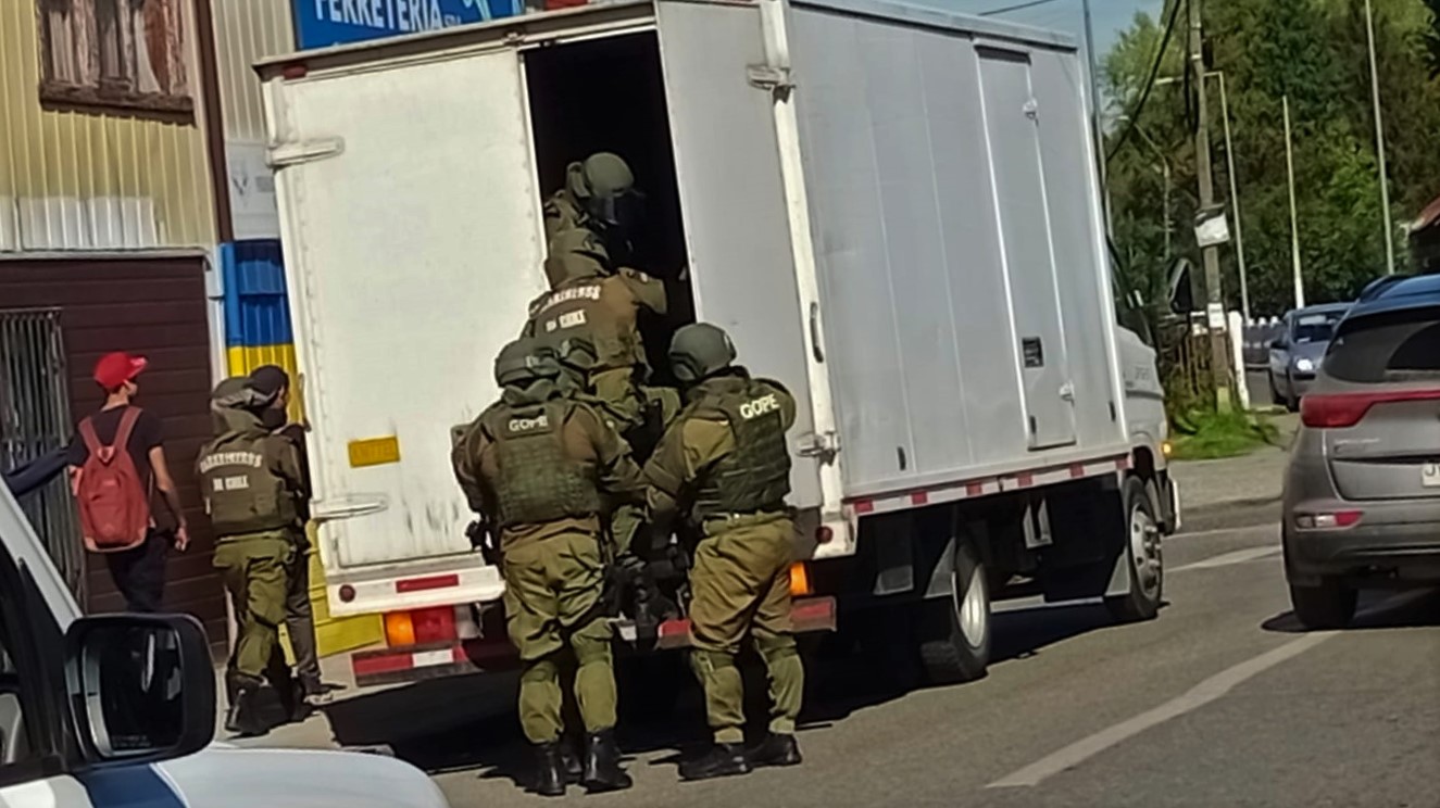 Amplio procedimiento por tráfico de drogas deja a personas detenidas en Mariquina