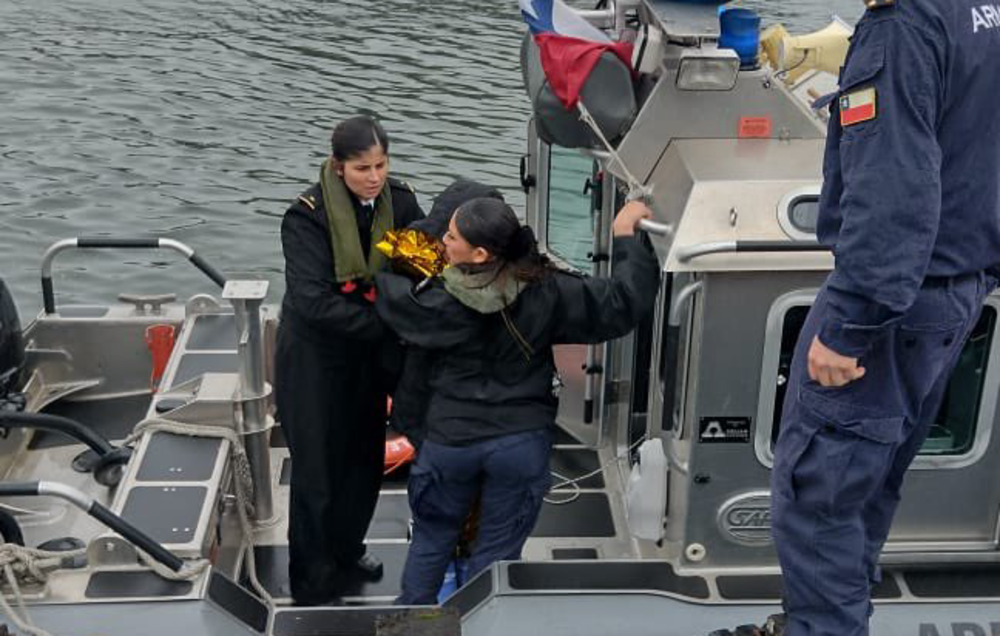 Mujer fue rescatada en el río tras presuntamente lanzarse desde el puente Calle Calle