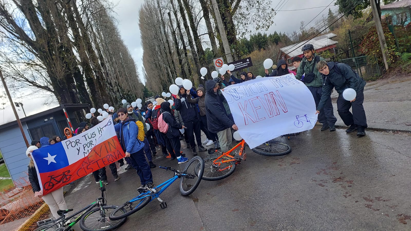 “Estamos decepcionados”: Deceso de ciclista genera críticas por falta de seguridad vial en Valdivia