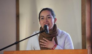 Alcaldesa de Río Bueno bajo la lupa de Contraloría por ir a un bautizo en vehículo fiscal