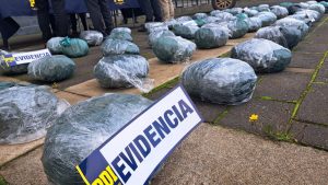 Traían cargamentos de Rancagua a Valdivia: Banda cae con armas, autos y drogas con millonario avalúo