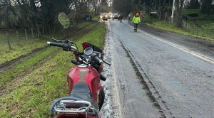 Motociclista  en riesgo vital luego de ser impactado por un vehículo en Paillaco