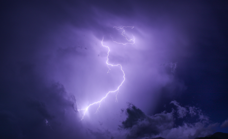 Tormentas eléctricas, viento y posible granizo activan alerta preventiva en Los Ríos