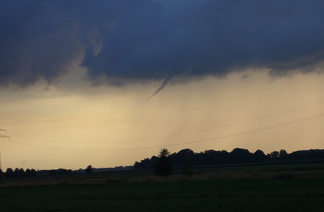 Probables tornados obligan a declarar Alerta Temprana Preventiva en Los Ríos