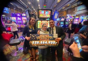 Adulta mayor ganó más de 28 millones en casino Dreams Valdivia