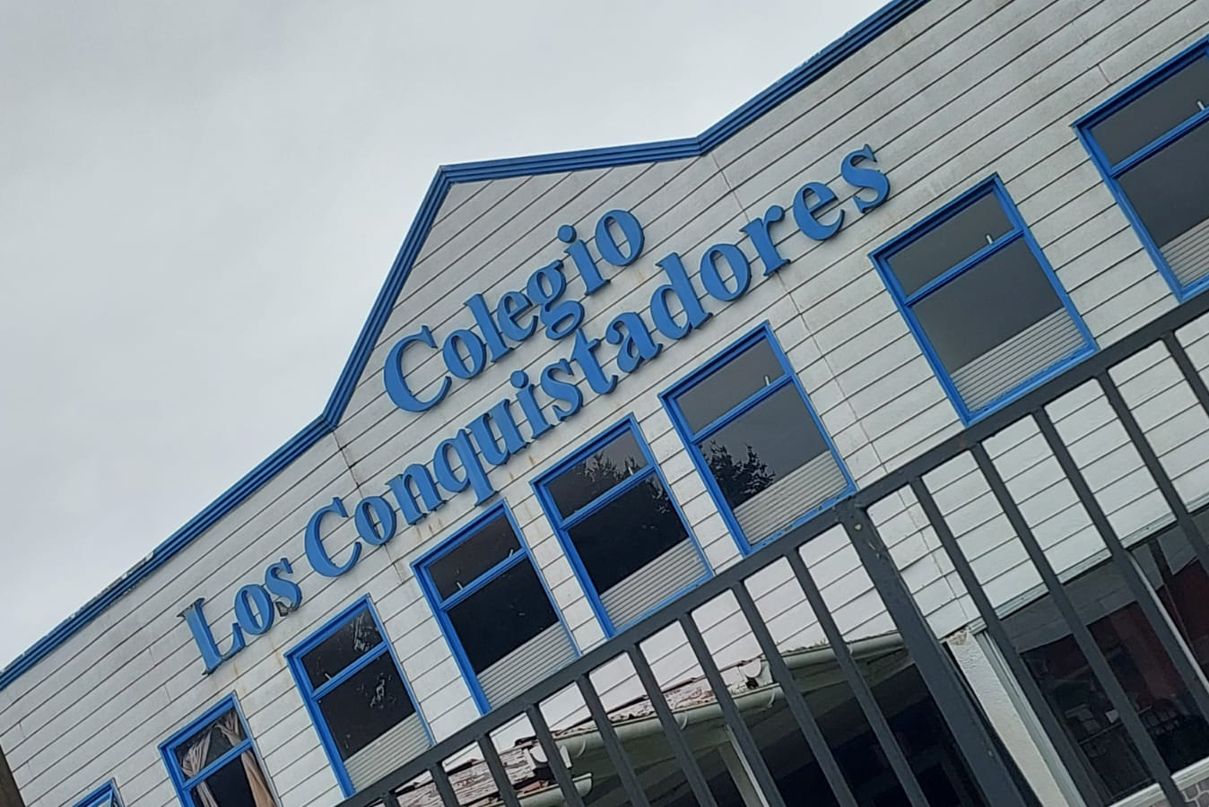 Suspenden a estudiantes tras denuncia de abuso sexual en colegio Los Conquistadores de Valdivia