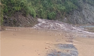 Deslizamiento de material provoca corte del camino entre Coñaripe y Panguipulli
