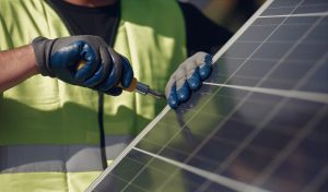 Postergada electrificación fotovoltaica en Corral avanza con nuevos recursos del Gobierno Regional