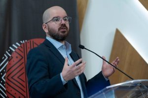 Ministro Jackson responde a presiones para su salida y asegura que “voy a seguir trabajando”