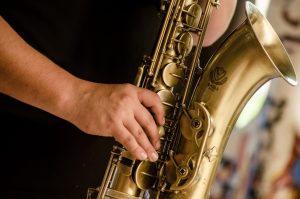 Concierto reunirá fondos para destacado saxofonista que perdió su casa tras incendio en Valdivia