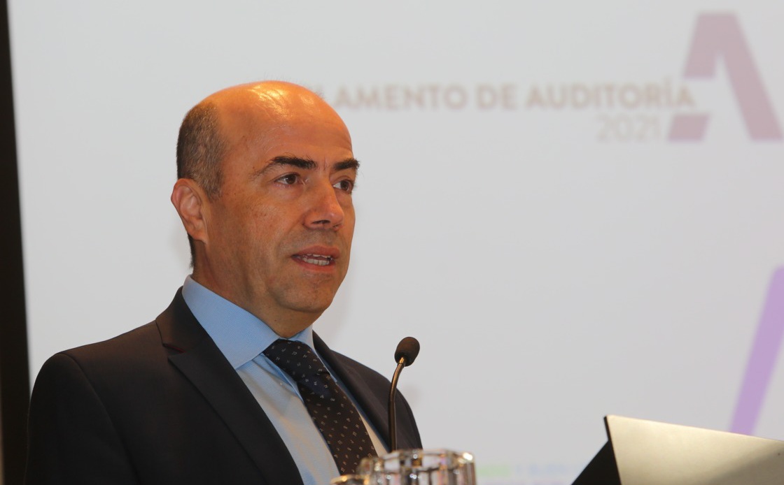 Contralor Bermúdez fija plazo para contar con informe de auditorías al MINVU por Caso Convenios