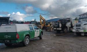 Carabineros indaga causas por aparición de un camión quemado en un sector rural de Panguipulli