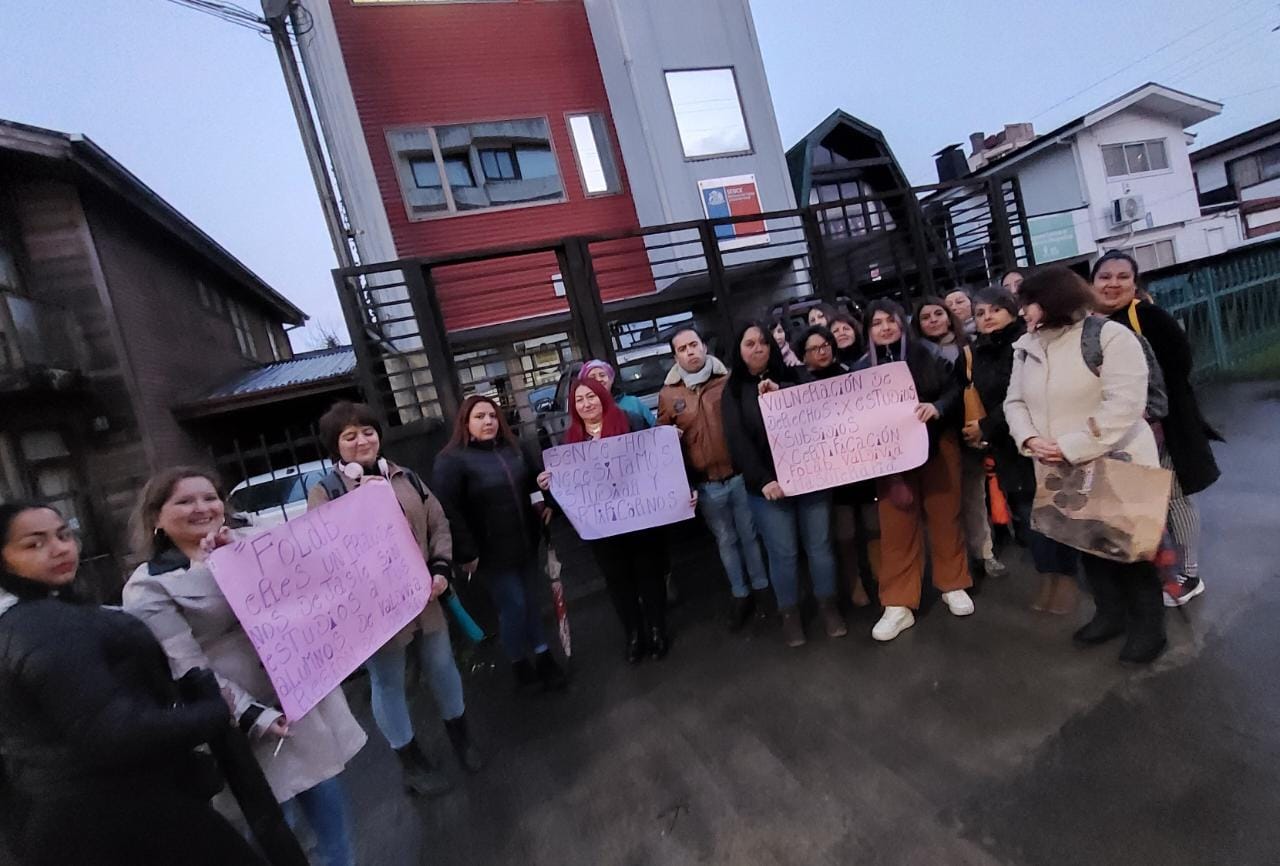 “Estamos en cero, sin respuesta”: Exigen retomar cursos inconclusos de Fundación FOLAB en Valdivia