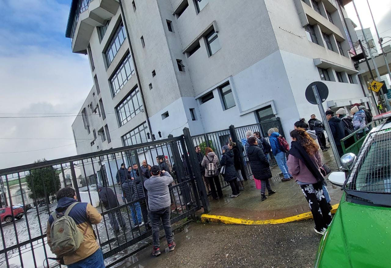 Guardias deponen tomas en edificios municipales de Valdivia esperando soluciones en mesa de trabajo
