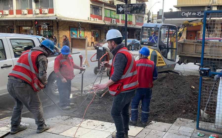 Finalizan obras para renovar redes de agua potable en concurrida esquina valdiviana