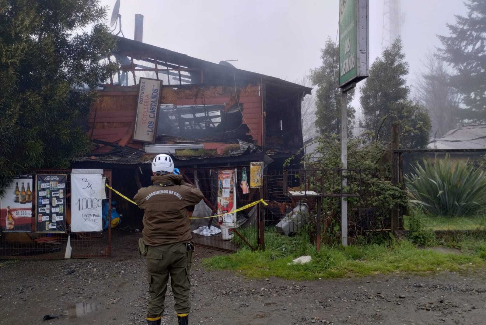 Incendio consumió completamente una botillería y una vivienda en Valdivia: LABOCAR investiga causas