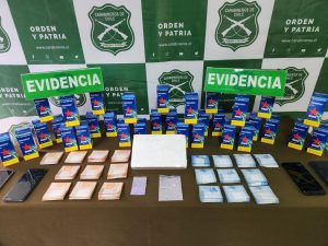 Dos pasajeros de bus interurbano fueron sorprendidos por can detector de droga