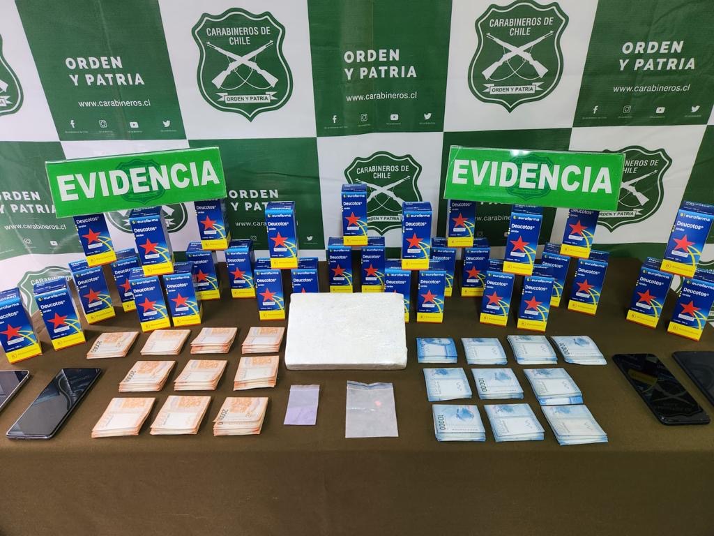 Dos pasajeros de bus interurbano fueron sorprendidos por can detector de droga