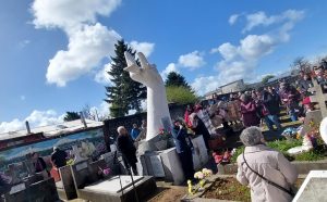 Con un acto simbólico en el cementerio municipal finalizó marcha de agrupaciones de DDHH en Valdivia