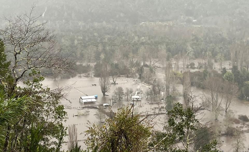 Panguipulli en Alerta Amarilla por desborde de un río: Emergencia mantiene a 17 personas aisladas